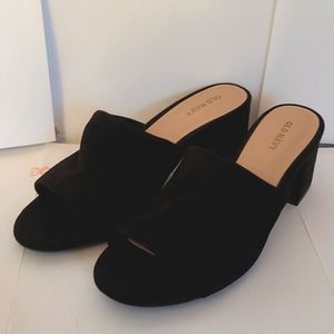 Old Navy Black Faux Suede Sz 7 Mules